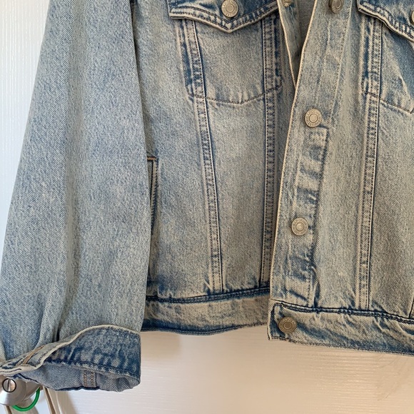 NWOT Light Wash GAP Jean Jacket - Picture 3 of 4